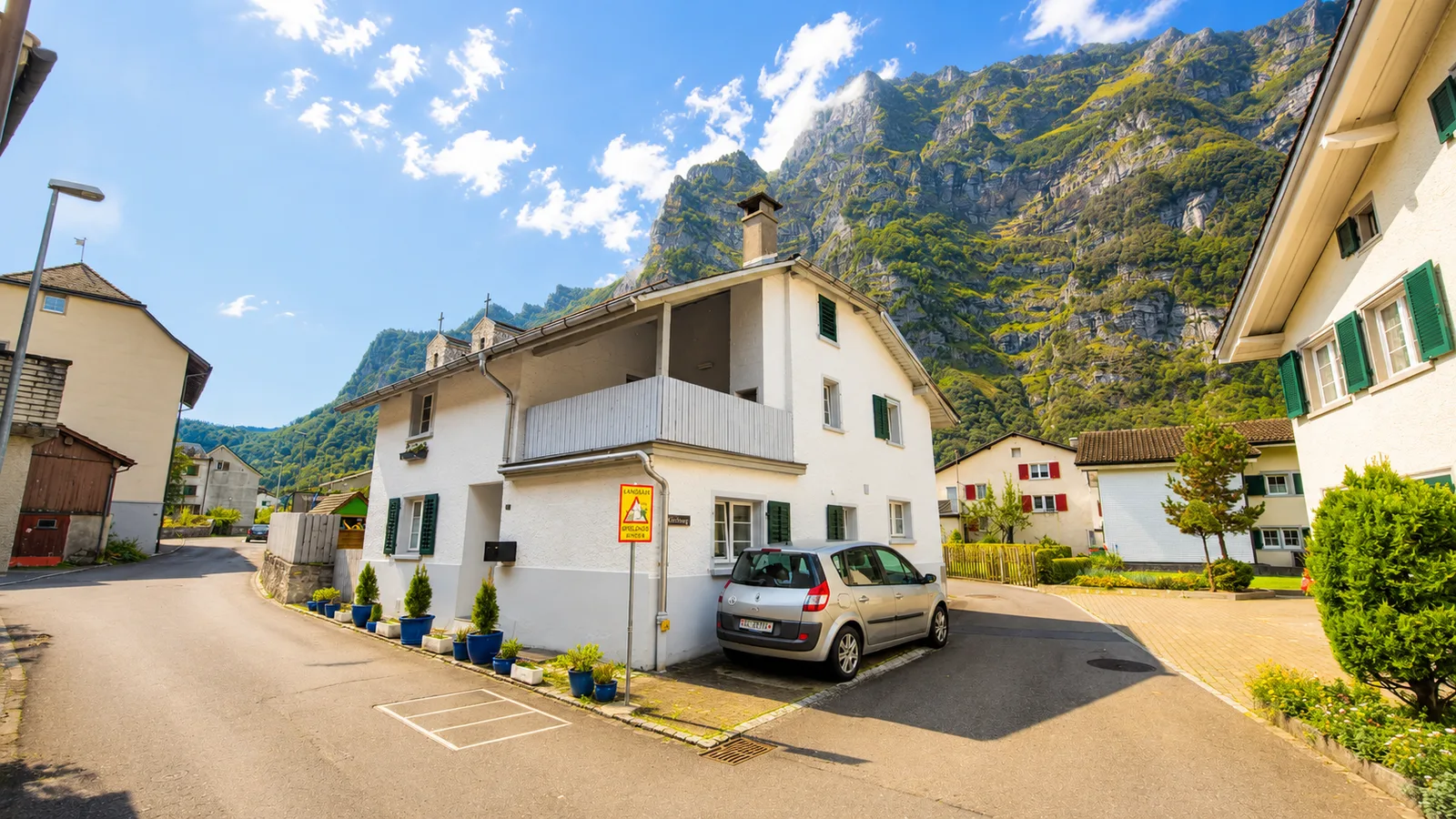 5.5-Zimmer-Einfamilienhaus mit sonnigem Garten und Parkmöglichkeiten in Netstal (GL) – direkt von den Eigentümern zu verkaufen